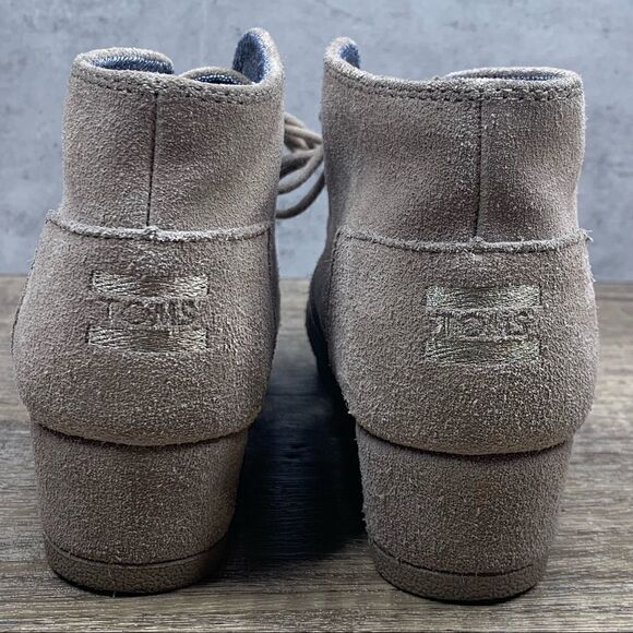 TOMS~Desert Wedge~Taupe~Suede Ankle Booties~Youth~ Size 6~Lace Up - Picture 4 of 9